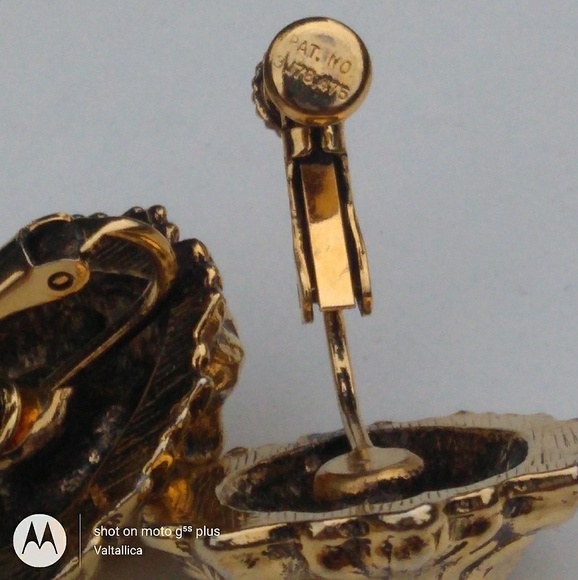 RARE '60s VINTAGE GoldTone Lion Adj. Clip-On's - Picture 6 of 8
